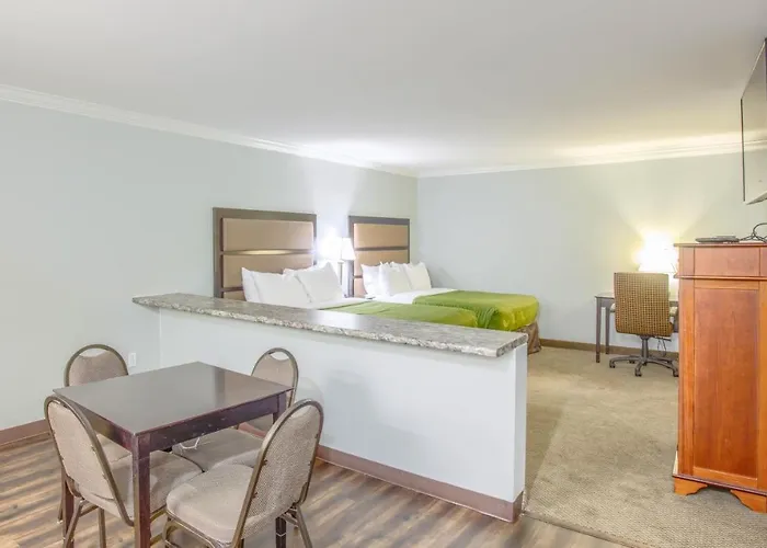 Inn Quality Airport 3*