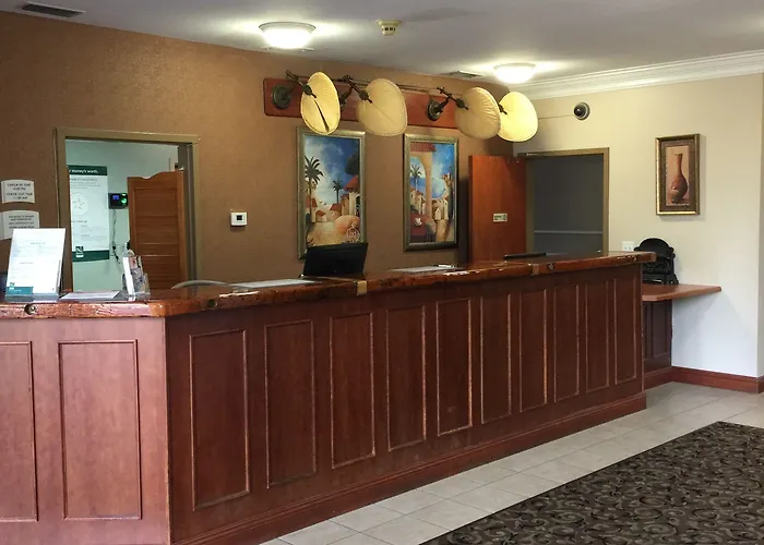 Inn Quality Airport 3*