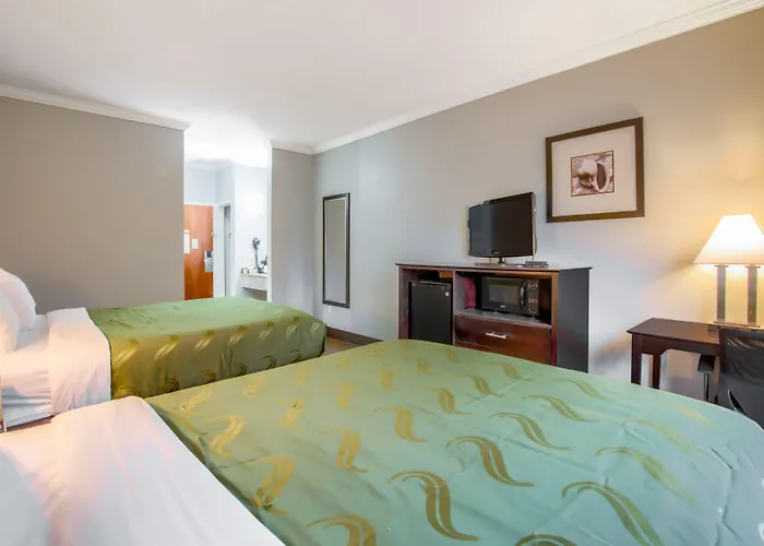 Quality Airport Inn 3*