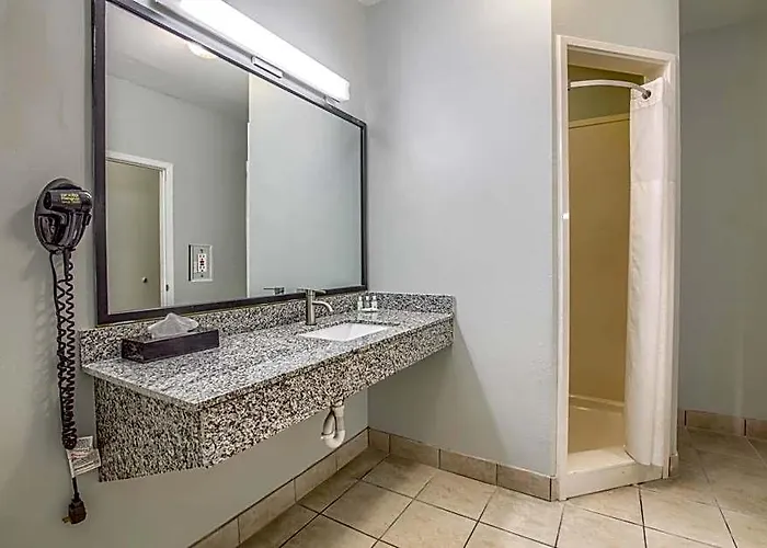 Inn Quality Airport